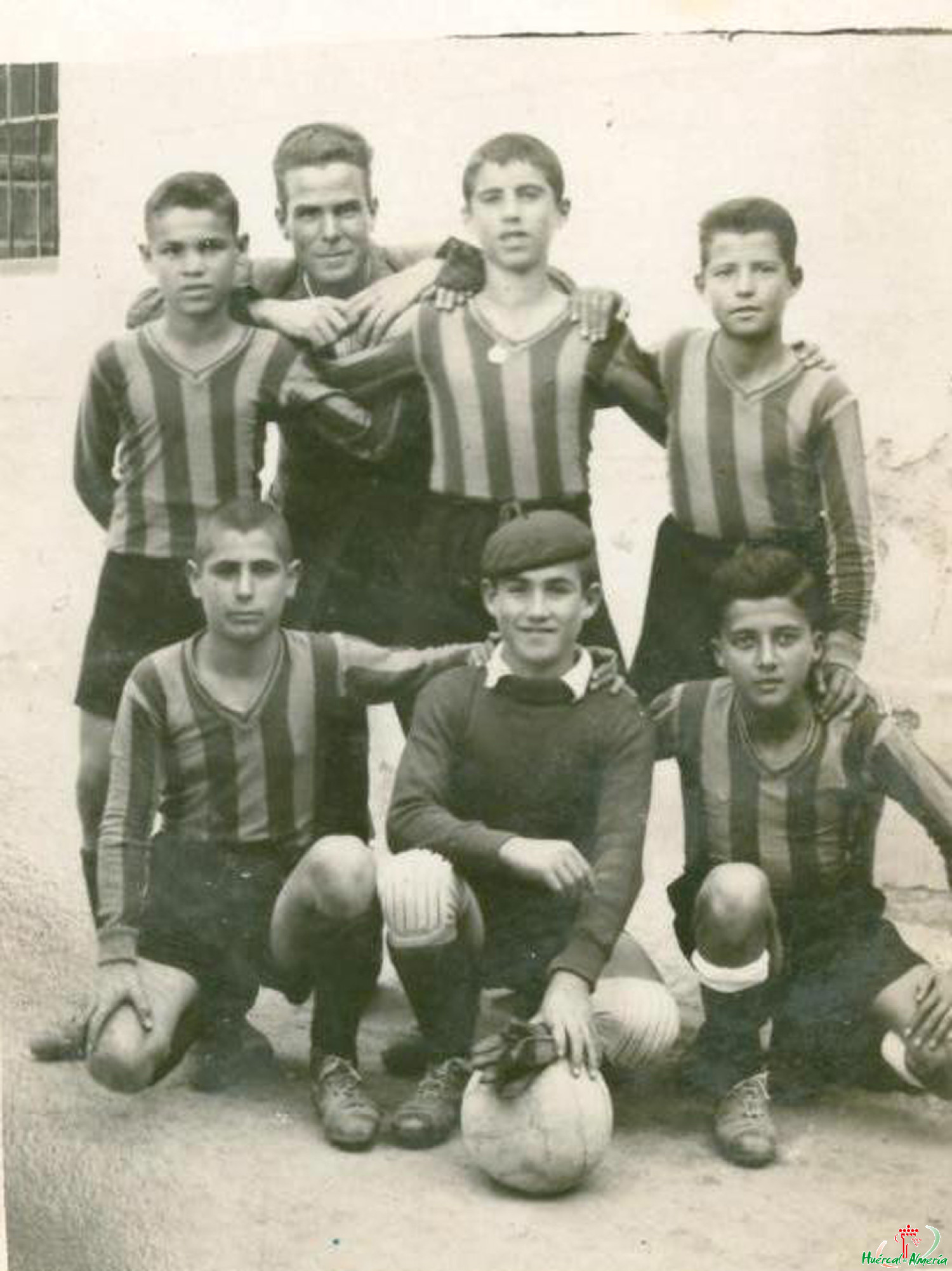 Equipo de fútbol del Hogar el Canario. 1944