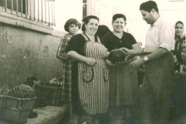 Vendiendo en la plaza.1955