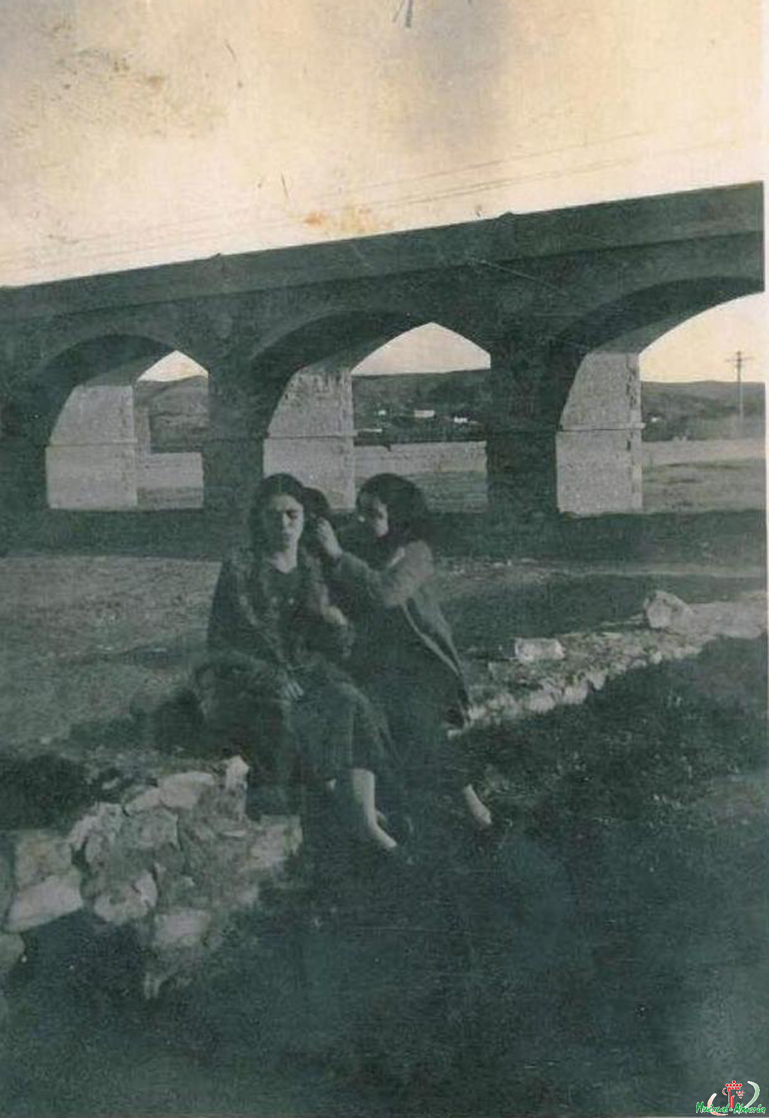 Bajo el puente de Huércal-Viator. 1934