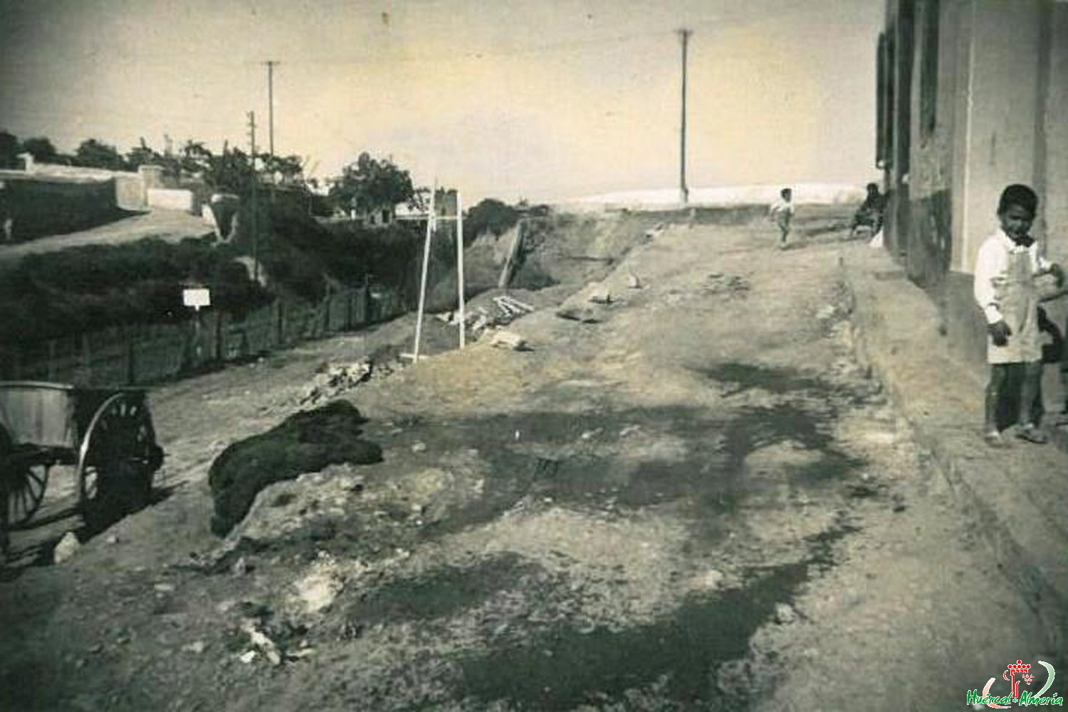 Construcción del muro en calle José Antonio. 1955
