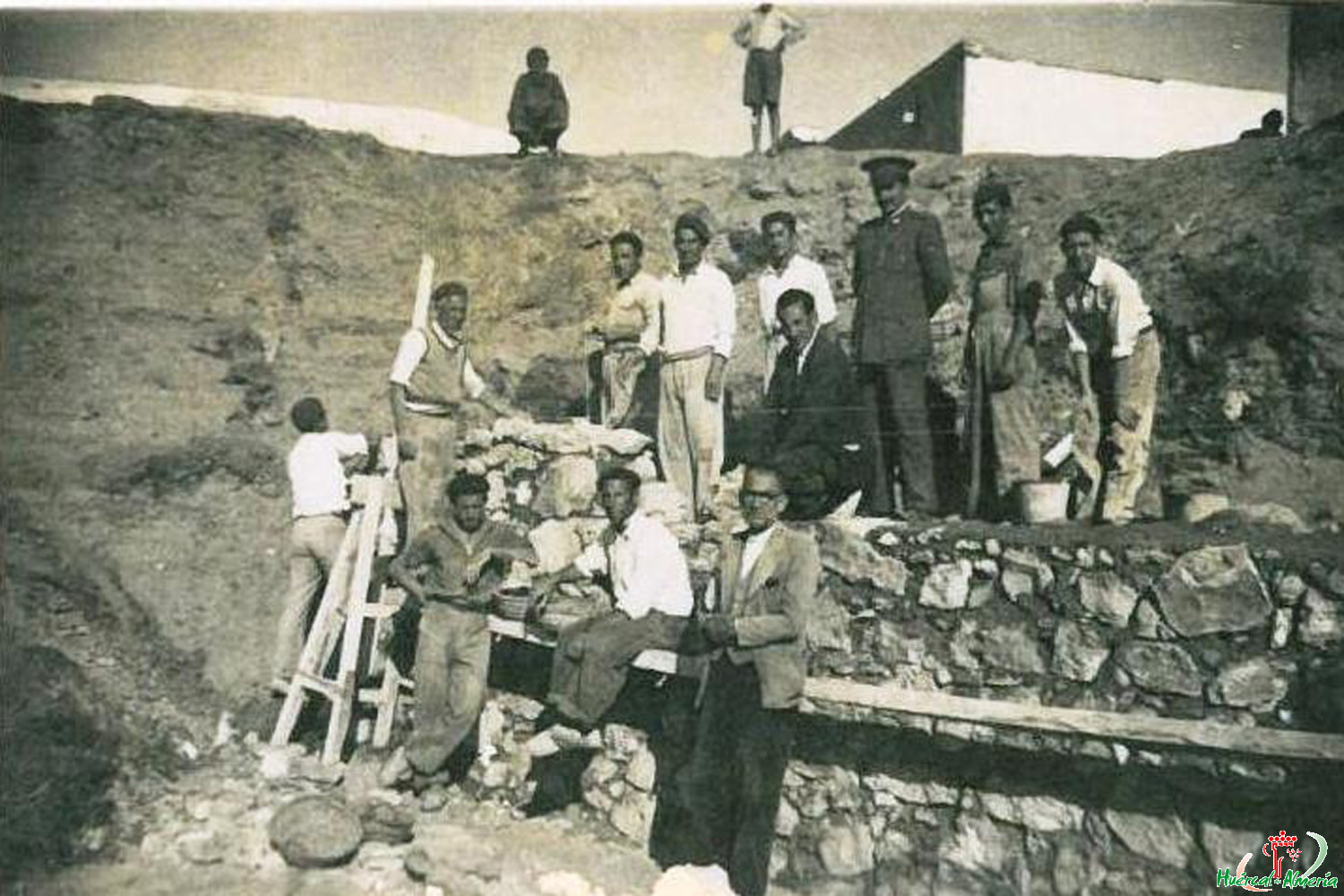 Construcción del muro en calle José Antonio. 1955