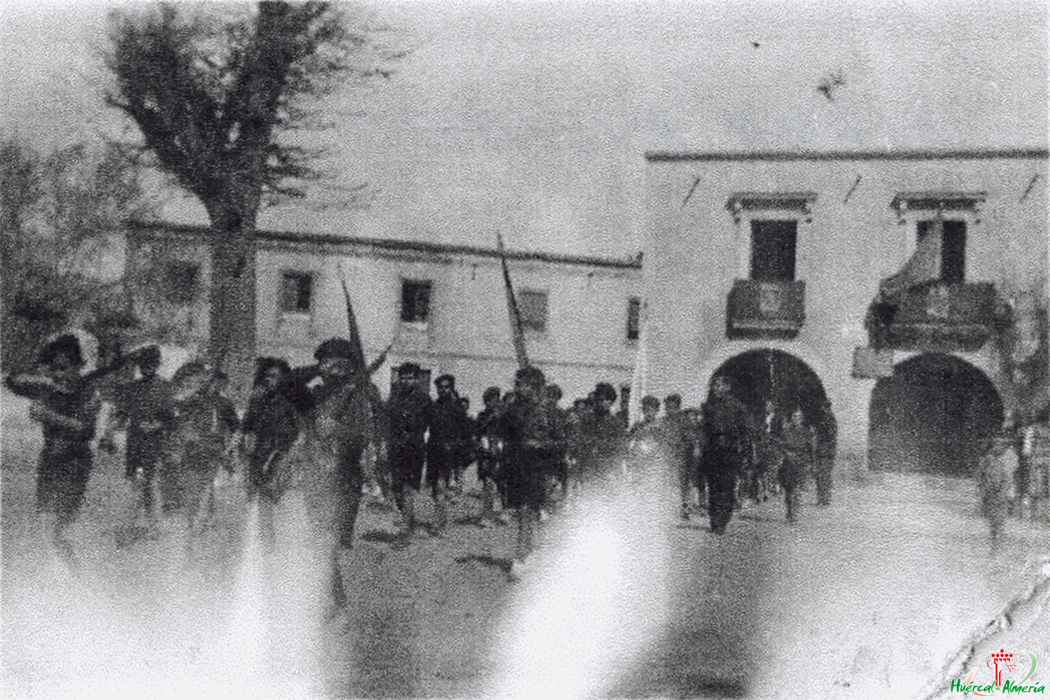 Desfile de niños en la Plaza de Huércal. 1948