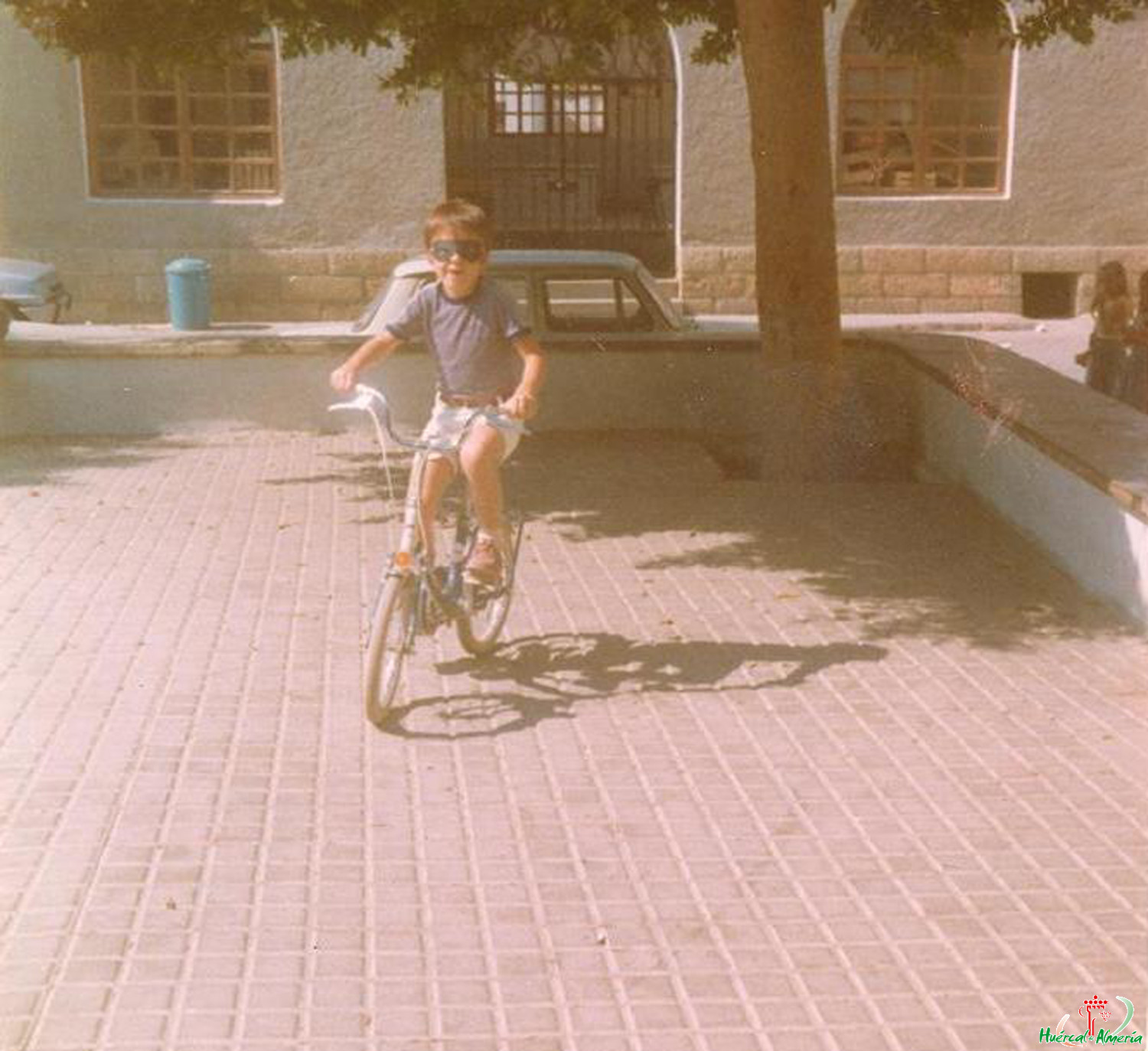Paseando en bicicleta en la Plaza de Huércal. 1979