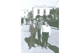 Paseando por la Plaza de Huércal. 1962