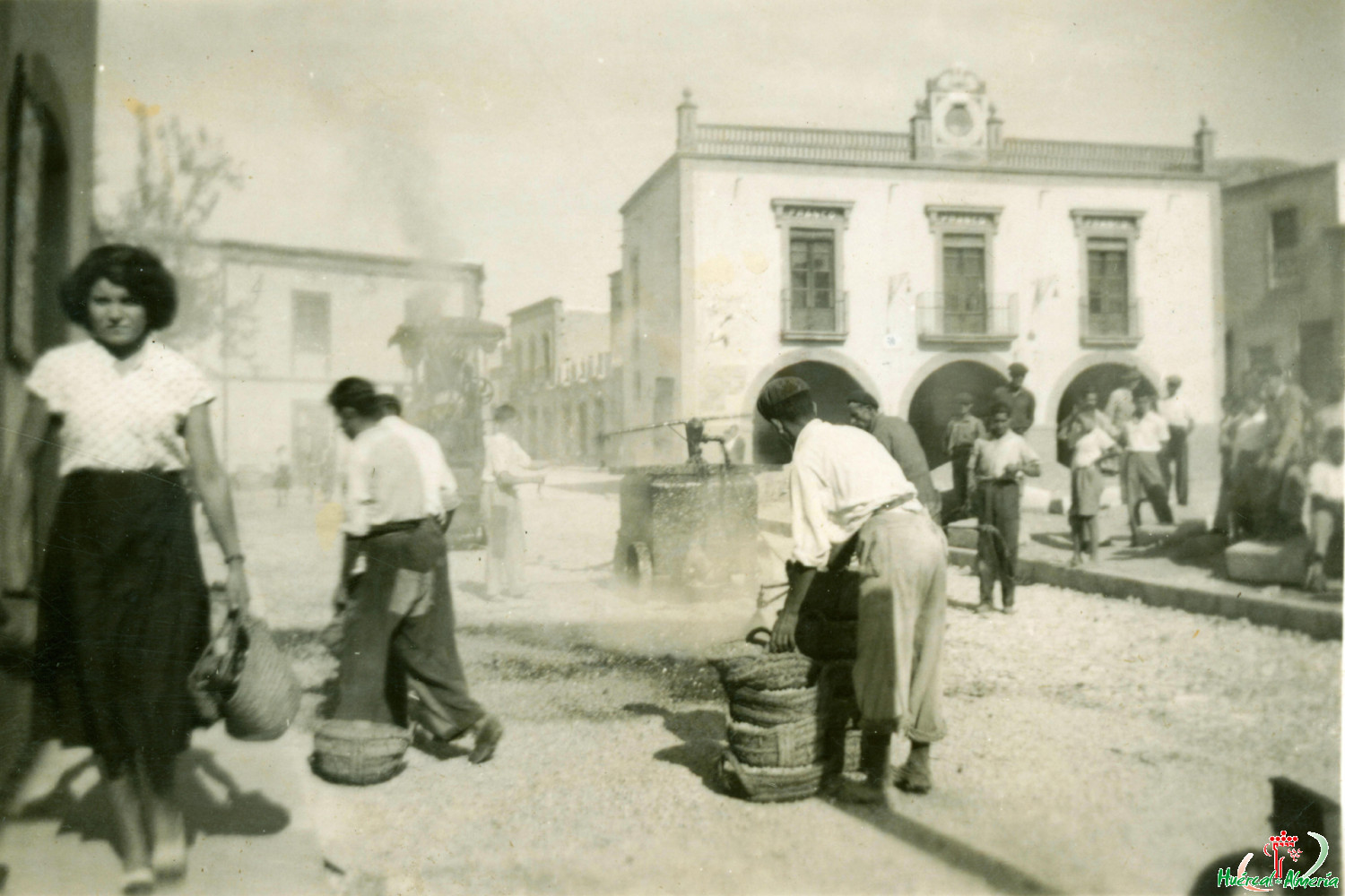 Obras de asfaltado en la Plaza.1956